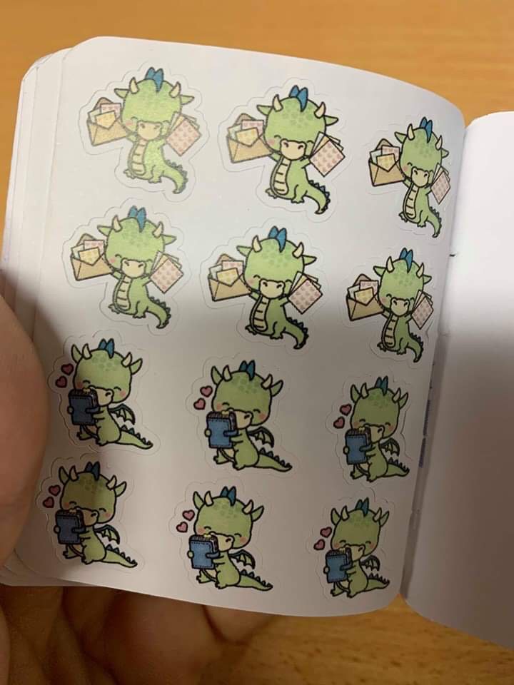 LLAuthor's tweet image. Who loves stickers!? Mimi’s Mayhem has 15% off the entire shop AND all orders over £15 will receive one of the NEW PLANNER THEMED DRAGON STICKER BOOKS for FREE!
*MAKE SURE YOU COMMENT STICKER BOOK ON YOUR ORDER NOTES SO I KNOW TO SEND A FREE STICKER BOOK*

etsy.com/uk/shop/MimisM…