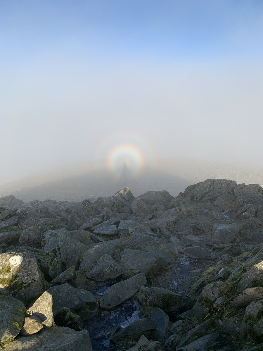 theneilcapstick's tweet photo. @LakesWeather  had the amazing experience of seeing and being in a Brocken Spectre on New Years Eve at the summit of Bow Fell in the Langdale Valley! It was 11am the cloud came in minutes after reaching the summit. I had absolutely no idea what this was until researching. https://t.co/imth9Rkj0O