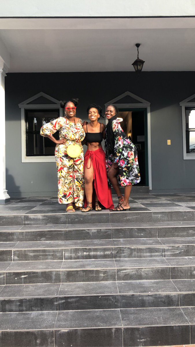 DazeHouse's tweet photo. Happy #FirstSunDAZE at Daze House!
Follow us! @BonnieMes @Vivaciosness @MariechanL https://t.co/qwXfBGT1ZK