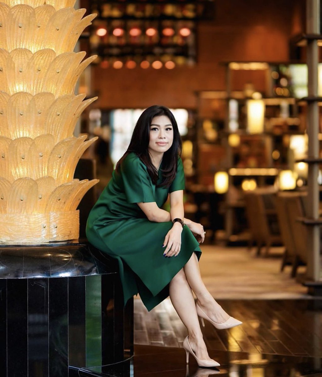 Designed as a warm and welcoming meeting place for Jakarta's eclectic and dynamic social scene, JimBARan Lounge invites executives &amp; socialites alike to experience a heightened sense of place where business and social networking intertwine in AYANA's stunning open atrium lounge.