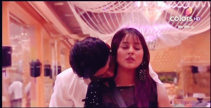 This_is_Chouhan's tweet image. *** #SidNaaz Jodi ***

Which breaks all the records of previous seasons JODI

And became No.1 Jodi of the entire seasons of 
@BiggBoss

#sidharth_shukla
 
#Shehnazgill

#ChampionSidShukla 
 
#SidNaazIsRulingHearts
