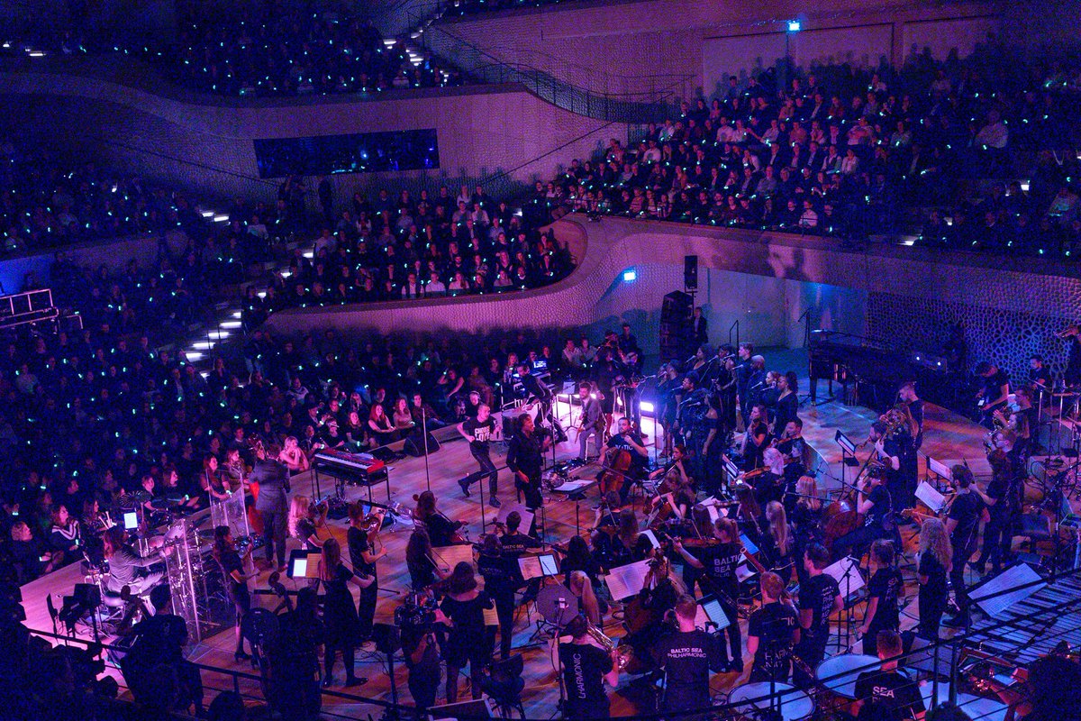 bastille's tweet image. Thank you @theChannelAid. Thank you @Kristjanjarvi &amp;amp; @balticseaphil. Thank you @elbphilharmonie.