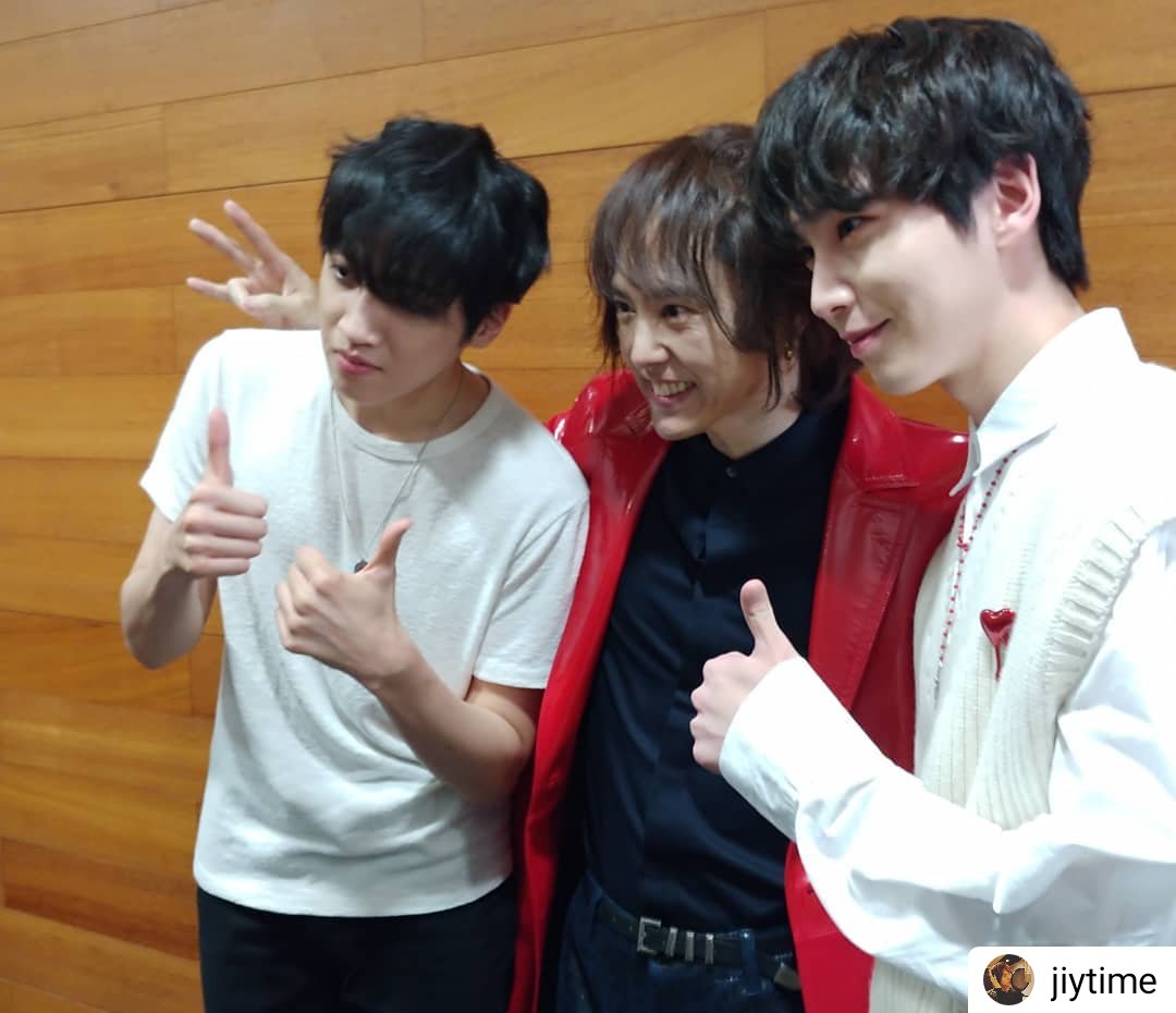 StayNavyPTG's tweet photo. 05.01.20 - Atualização no Instagram do Cantor Yang Joon Il com Shinwon e Wooseok nos bastidores da gravação do MBC Music Core
"Thank you ❤️"
Link: https://t.co/h1lU6rCCBn
#PENTAGON #펜타곤
#SHINWON #신원
#WOOSEOK #우석 #정우석
#JYI https://t.co/Yk9irhJxHo