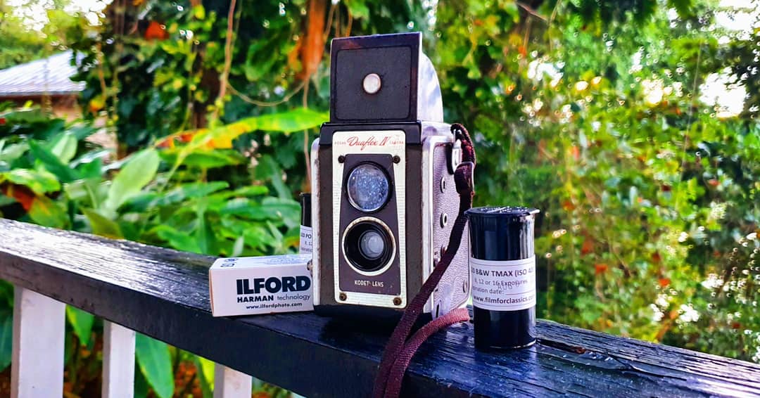 gabz_gbiz's tweet photo. Back w/ my 1957 Duaflex IV. Long overdue till the rolls soon expire. Seem to have a thing for all things 1957. Bout to mash up some Ilford, TMaxx and yes Portra (but everybody uses portra). Almost half way through my stock tho...problems 😩 #duaflex #620 #mediumformat https://t.co/nG459Atacs