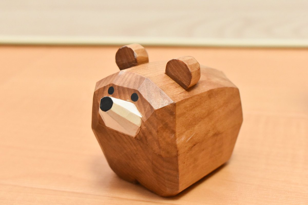 函館空港内の土産屋で売ってる 木彫りのクマ 普通の木彫りのクマとは一線を画すかわいさで話題に これならほしい 函館行くか Togetter 函館空港内の土産屋で売ってる 木彫りのクマ 普通の木彫りのクマとは一線を画すかわいさで話題に これならほしい 函館行くか Togetter