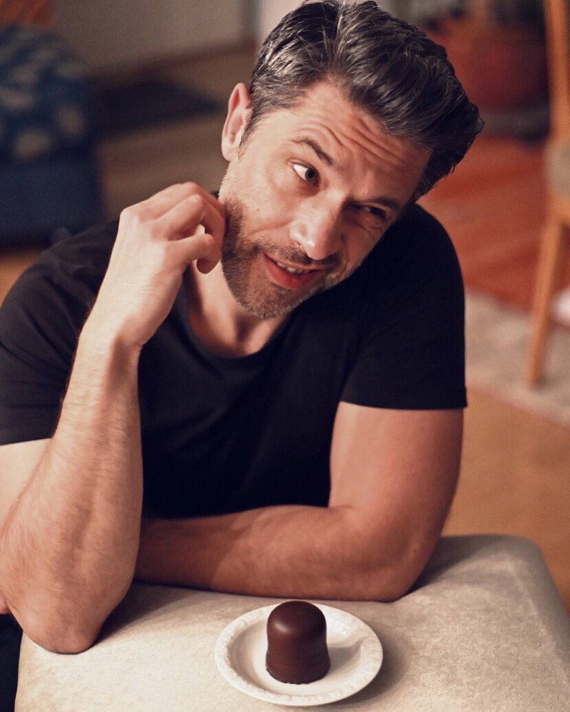 iamjadran's tweet image. Yeah it didn’t end well for Mr Dickmann’s 
Full disclosure, I ate the whole box of ‘em 🤪🤦‍♂️
#sweettoothsaturdaynight #sweettoothproblems