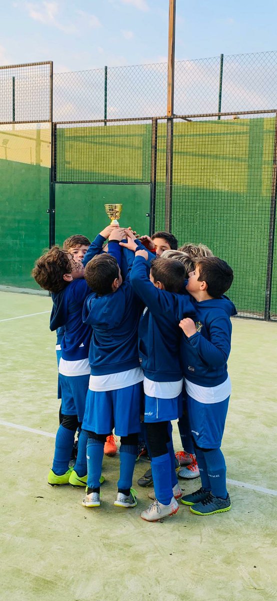 PLCompadres's tweet photo. Ayer nuestros equipos #Prebenjamin y #AlevinA participaron en el V Torneo Año Nuevo de la #UDCastellar quedando Campeones de la Fase Plata y Fase Bronce 🥳.
Desde #CDCompadres queremos felicitar a @udcastellarcf_oficial por la organización de este gran torneo.
#LocuraCompadres https://t.co/vqgnHTGO1V