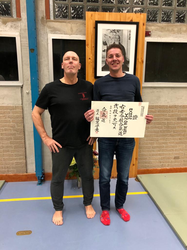 AikidoHart's tweet photo. Onze felicitaties gaan uit naar Ramon van der Werd die zijn nidan (tweede dan) diploma ontving van Marc Jongsten! Gefeliciteerd!! #aikido #nidan #groenehart #trots https://t.co/vu75Ht8vZA