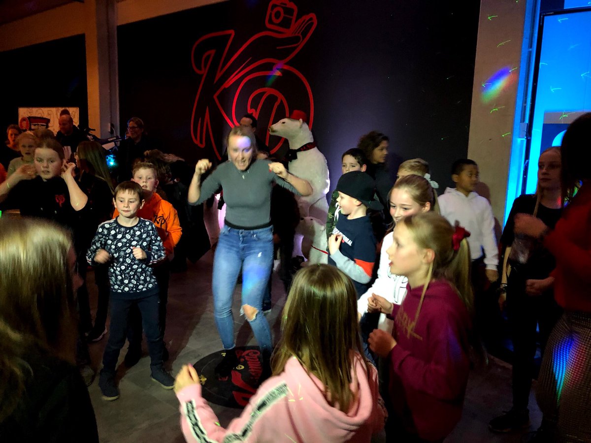 Vrijdag hoorden we dat onze kinderen een (geheime) Meet &amp; Greet met <a href="/Enzoknol/">Enzo Knol</a> bij @jumbo_groningen, vestiging Euroborg gewonnen hadden. 
Nienke en Werner beleefden gister een prachtige avond.
En wij als ouders stiekem ook. Geweldig gedaan Enzo, Myron, Jumbo Euroborg &amp; hun teams!