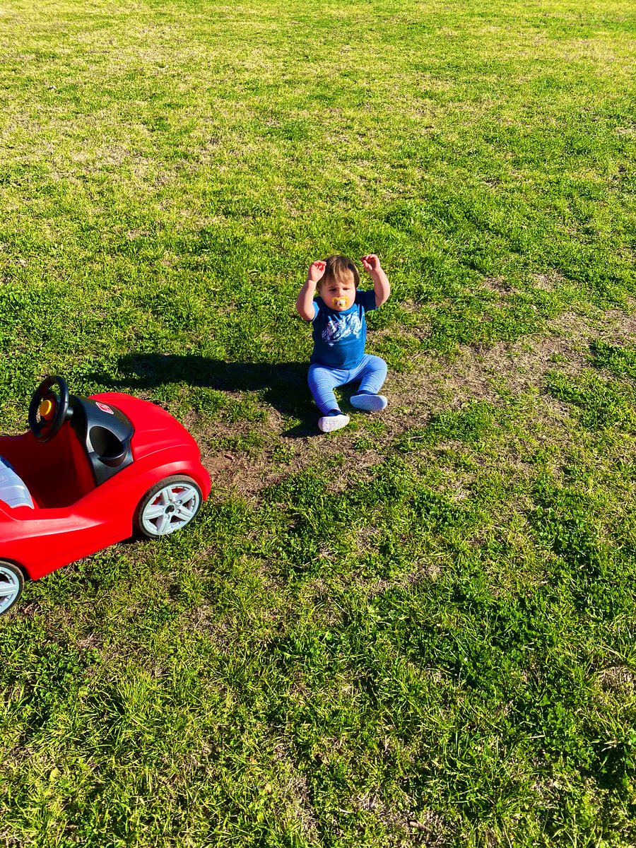 BHPAVO's tweet photo. When on a weekend ride and it’s beautiful outside, pull over and enjoy the weather like #BabyJack - He’s a big boy now. #solowave https://t.co/Mr374AAbx2