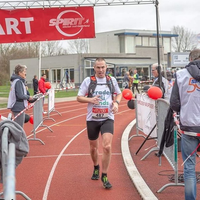 pieterlak's tweet photo. Eerste prestatie loop van 2020 voor het @praderwillifonds Foto door Mirjam van Raamsdonk Fotografie.
#praderwillirunner #praderwillifonds #praderwillisyndrome #strongviking #spartanrace #boxingcompany #barefootrunning #vibram #fivefingers #herbalife #kalenji #obstacleracing https://t.co/Iy6czoiOpP