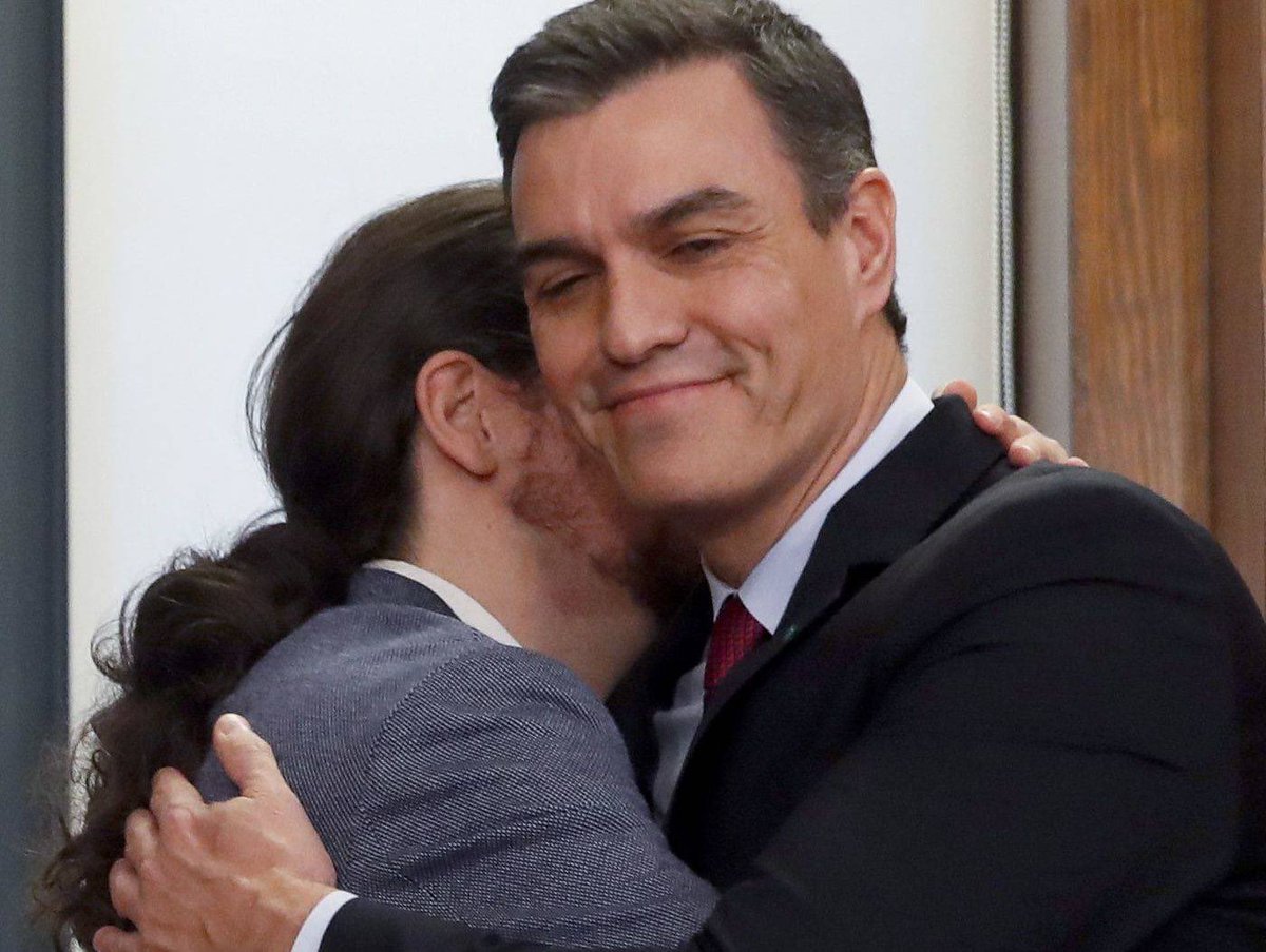 xexu_fernandez's tweet photo. Besos en el cuello... Adiós autocontrol https://t.co/s11IQaWSIW