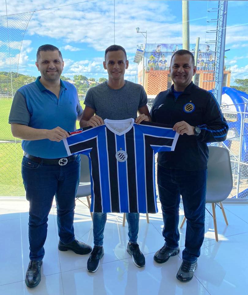 #Primera | <a href="/MinerosGuayana/">Mineros de Guayana</a> refuerza sus líneas con Alan Liebeskind y Gustavo Páez 🔥

📝 Detalles: ow.ly/e4sv30q6V6M

#VamosMineros ⚫🔵