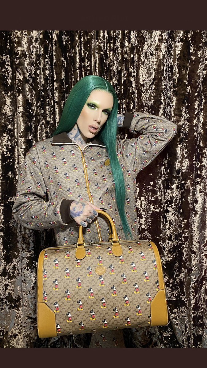 S7o7V's tweet image. The Jeffree Star I grew up on
Vs
The Jeffree Star everyone now knows 🥴😂 I still Stan his music don’t @ me