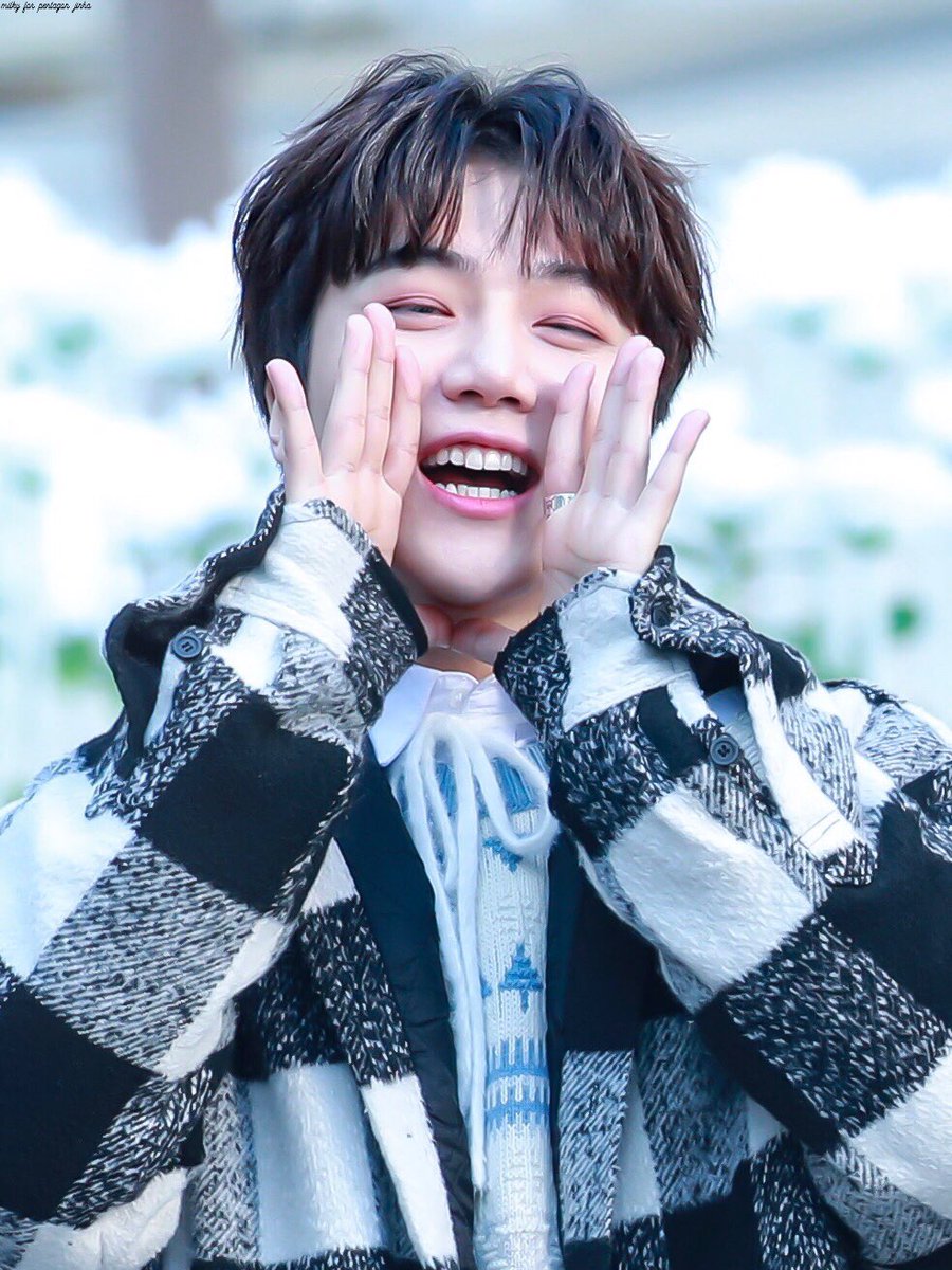 JinhoBrasil's tweet photo. 04.01.20 - Jinho em mini fanmeeting do Music Core

©milkyO4I7

#PENTAGON #펜타곤 
#JINHO #진호 
O anelzinho, a mãozinha 🥺 https://t.co/JfbyBPsn1Z