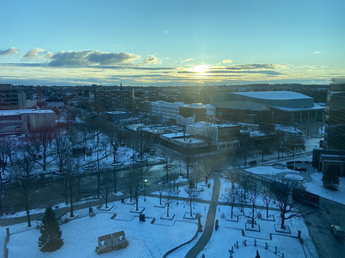 CollegeCon2020's tweet photo. Sunrise over Manchester in the #FITN NH! @CollegeCon2020  begins....today! It’s going to be epic! https://t.co/xkzsmdwZtV
