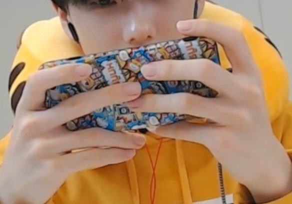เด็กติดเกม สนใจพี่บ้างสิคะโถ่ ใจรอจะให้พี่นั่งเฝ้าเราเล่นเกมตลอดเลยหรอ