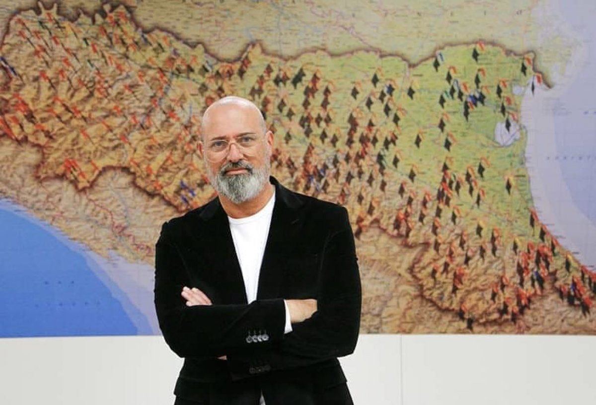 sbonaccini's tweet photo. Mi dispiace Matteo, ma in tutti i sondaggi siamo davanti noi. Altrimenti non saresti qui tutti i giorni a sostituire la tua candidata. Solo che tu in #EmiliaRomagna sei ospite, mentre io sono di casa: il 27/01 tu tornerai a Roma, io sarò qui. 
Avete brindato troppo presto, fidati https://t.co/qFd0lzrpoW