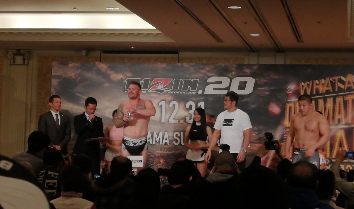 mahalo712's tweet photo. RIZIN20★公開計量にて
ジェイク・ヒューン 選手
(@JakeHeun )
美味しそうにビールを飲んでる🍻💓
#ジェイクヒューン #JakeHeun #公開計量 #RIZIN20 #RIZIN2019 #RIZINcollection #RIZIN #WeareRIZIN #BellatorJapan #埼玉県 #さいたまスーパーアリーナ #12月30日 https://t.co/tFqRCUsLZc