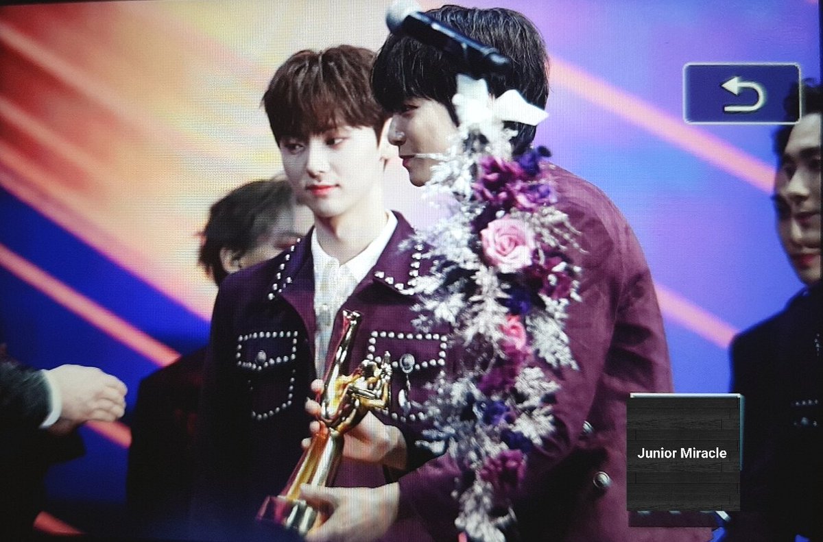 200105 골든디스크 종현
#뉴이스트 #NUEST #김종현 #JR