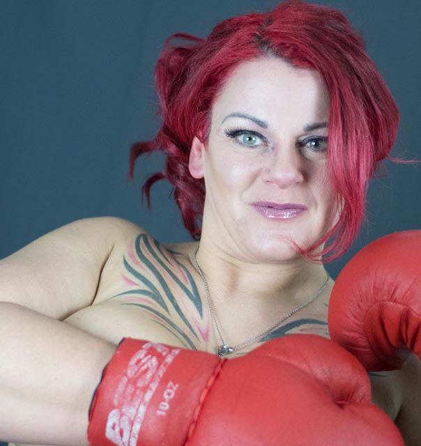 LeaLuestern's tweet photo. #sexy #redhead #greeneyes #Face #nicegirl  #adultwork #shoot #lealuestern #Boxhandschuhe #Weekend #picoftheday #INKED #Twitter #drall https://t.co/aSgnoiiyKU