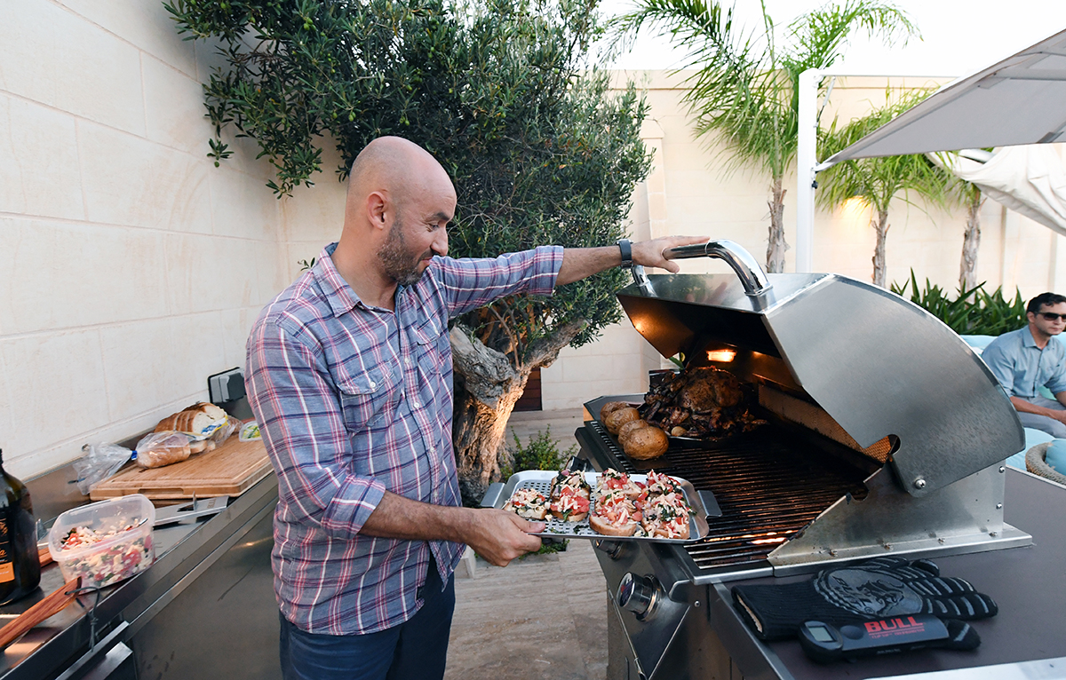 BullOutdoor's tweet photo. With a Bull Outdoor Kitchen, you can be the neighborhood food star! #BullGrills #BullBBQ #GrillForGood #BuiltBullStrong https://t.co/GVkNrKC0Ci https://t.co/wUjYd2bAb4