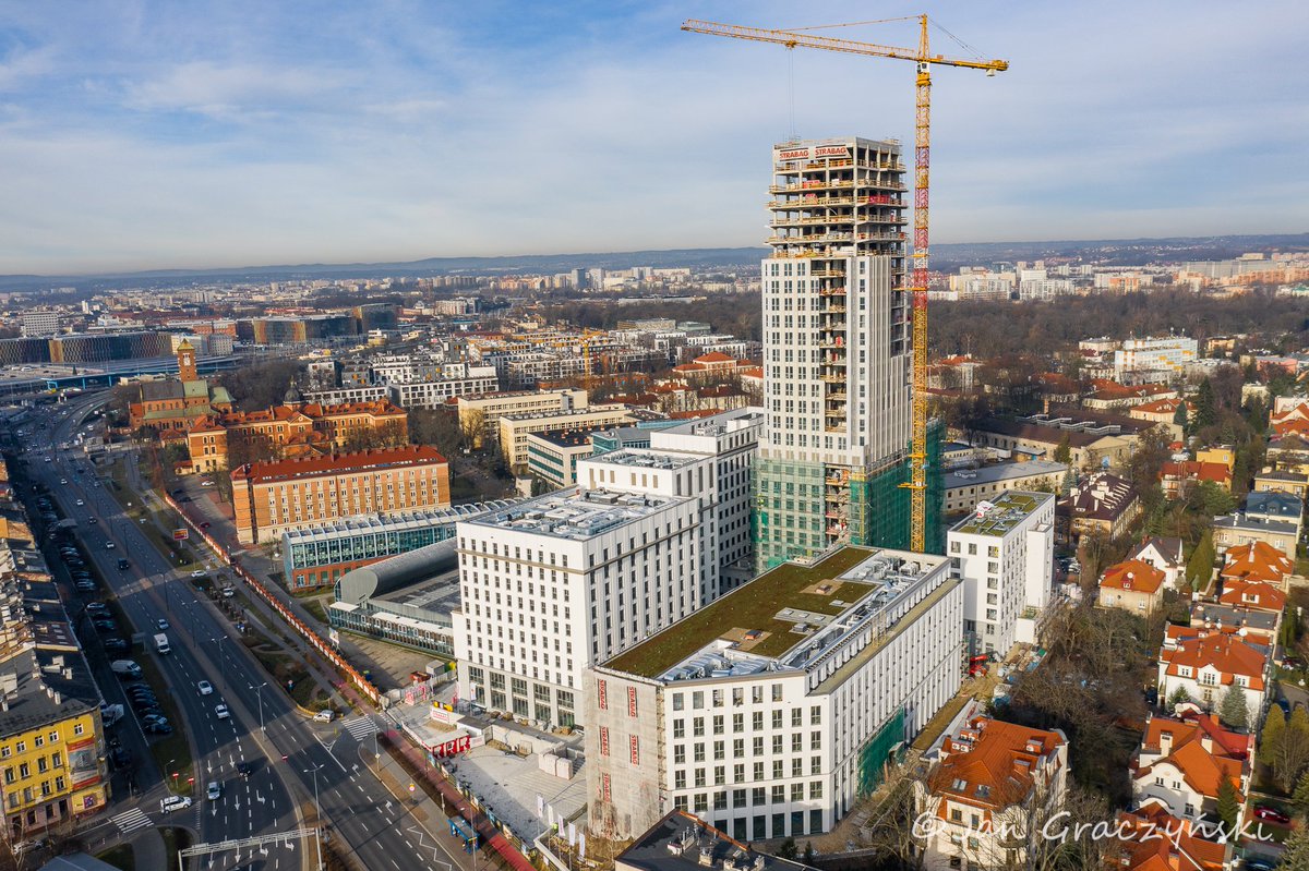 krakow_pl's tweet photo. 😀Tym razem coś dla fanów krakowskiego "szkieletora"🙂Wciąż jeszcze nie jest gotowy, ale prezentuje się coraz lepiej zarówno z dołu, jak i z góry
#UnityCenter #szkieletor
Fot. @BSKrakow @JanGraczynski https://t.co/NeyLnZ2BwG