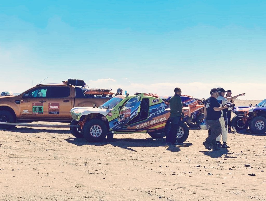 ⚠️ Última hora ⚠️
A pocos kilómetros del comienzo de la especial, nuestro motor, igual que las otras dos unidades de GPRSport, ha sufrido una avería que nos obliga a reparar directamente en el vivac. En este momento nuestro equipo trabaja para poder continuar en carrera.
