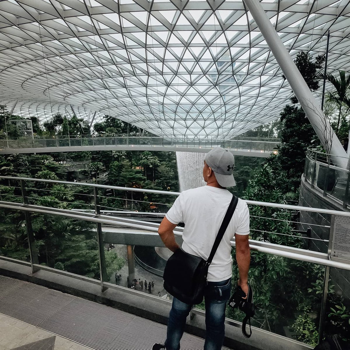 adventure_work's tweet photo. Since I had too many hours to spare, I spent every second to explore Jewel Changi airport. My neck almost hurts because it always amazed me with the ceiling and waterfalls. ⛲🛫✈️😂😉
.
.
@changiairport
.
#airportlife #changiairport #workandadventure #travelwithme #lostinSG https://t.co/2ur0tdBjYi