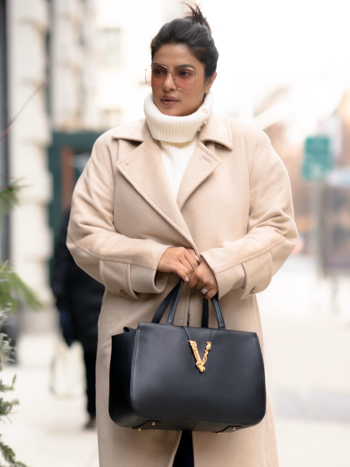 VERSACE on X: Priyanka Chopra spotted sporting her #VersaceVirtus tote bag.  The versatile style is expertly crafted in Italy from smooth leather and  embellished with gleaming V-letter hardware. #VersaceCelebrities