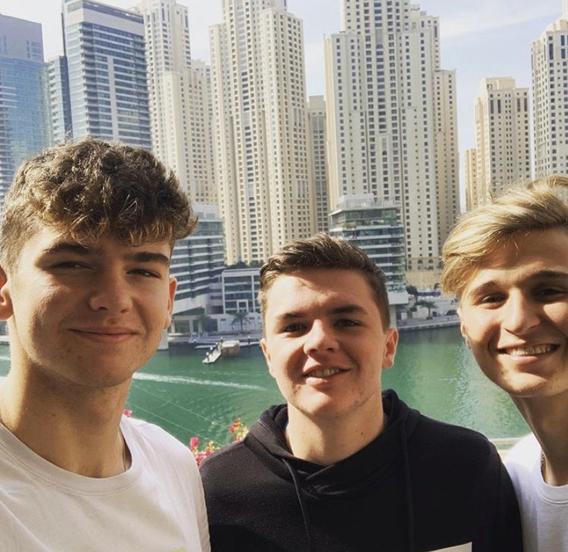 swiss_tennis's tweet photo. Could there be any better preparation for the Junior @AustralianOpen than to practice with the one and only @rogerfederer ?! Safe journey and ๐ช๐ป, Leandro, Dominic & @jeromekym ! #BuildingTheNextGen #SupportTheSwiss ๐ธ: @leandro_00014 https://t.co/9Q94Y1dwXW