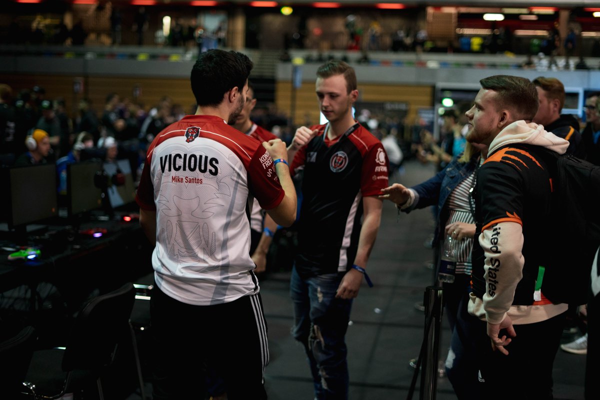 Cluxarr's tweet image. Hey there! 

My name is Sem, also known as 'Cluxar'.  I'm a freelance photographer and available for CDL London. I've already booked my flights!

If you want more information about prices, my work and previous clients, get in touch.

📸 Cluxar.com
📩 info@cluxar.com