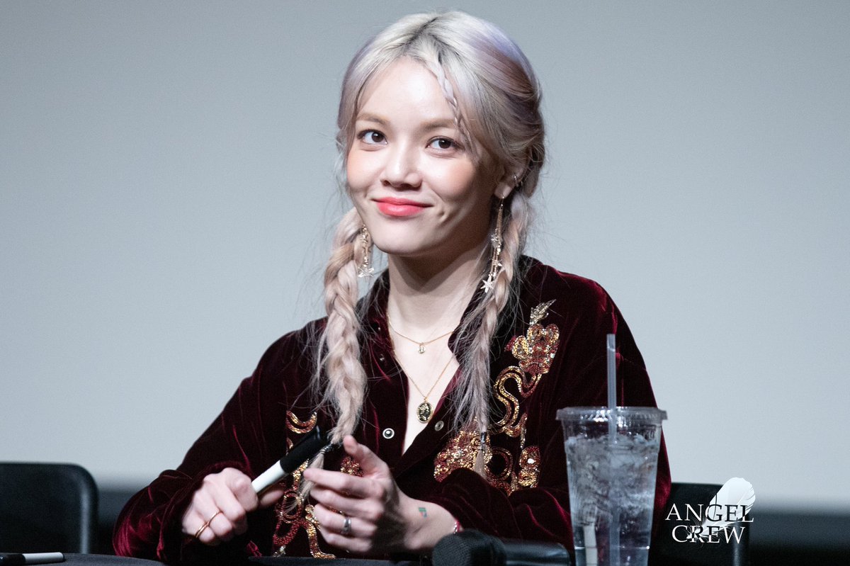 annsk0430's tweet photo. 2019.12.7
 AOA New Moon 팬사 인회
#Jimin
#지민
#AOA
#Newmoon
#comeseeme https://t.co/8P0R4TOrUA