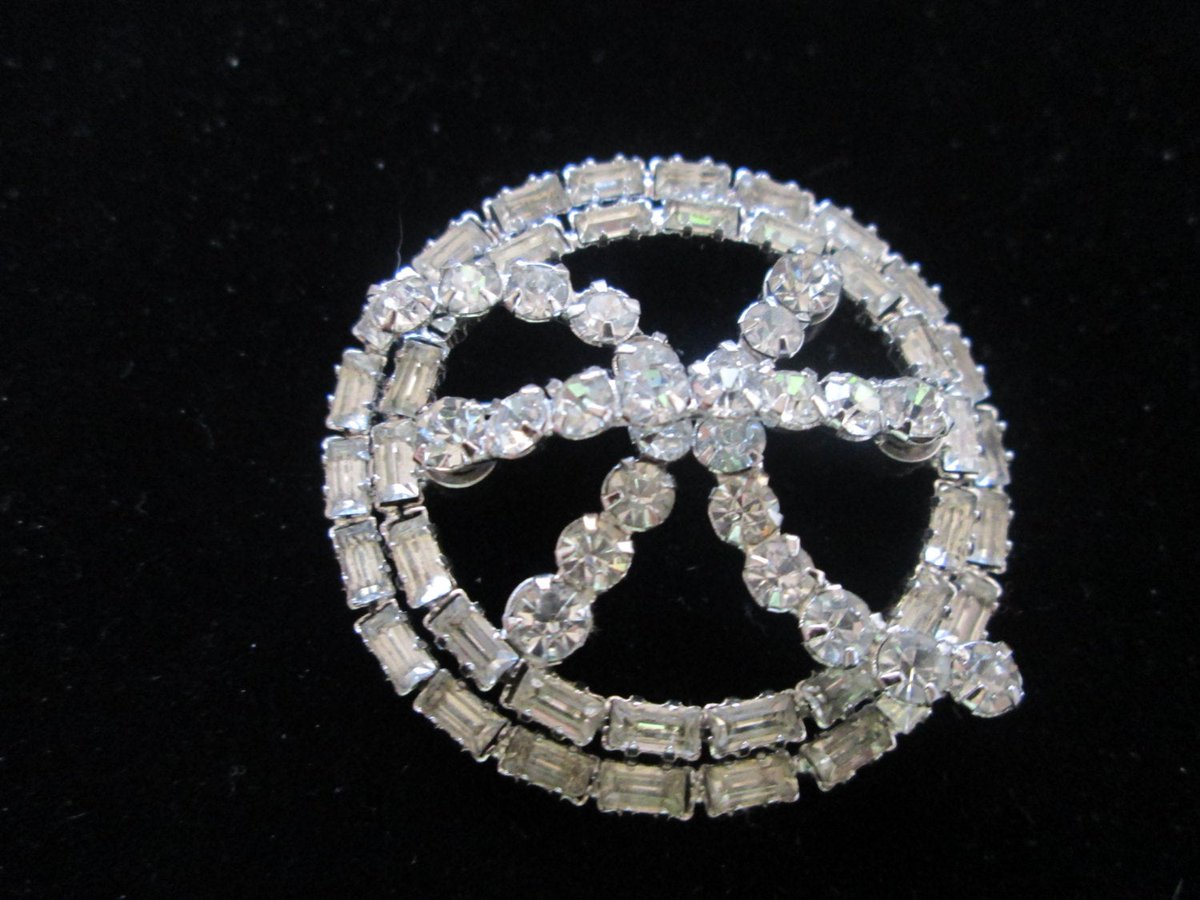sobertj's tweet photo. Excited to share the latest addition to my #etsy shop: Vintage 1950's - 1970's Silver Rhinestone Large Brooch 2 Inches by 2 Inches Around Working Pin, **All Stones Present https://t.co/Kmtv6Y8woo #jewelry #brooch #goodcondition #madewell #rhinestones #goodclasp #tapeme https://t.co/Belx9eSU4e
