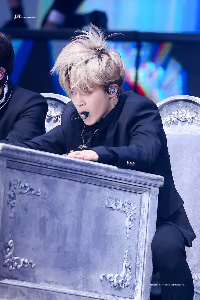 piecesofmind_jm's tweet photo. #JIMIN #지민  @BTS_twt 200105 https://t.co/QcSH1t2BWZ
