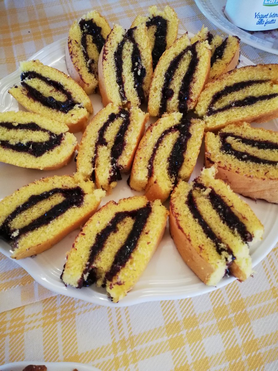 Il mio rotolo con confettura ai frutti di bosco #dolci #passione #BuonaDomenica #Urbania #Turismo #regione #marche #vacanze ilparcoducale.it
