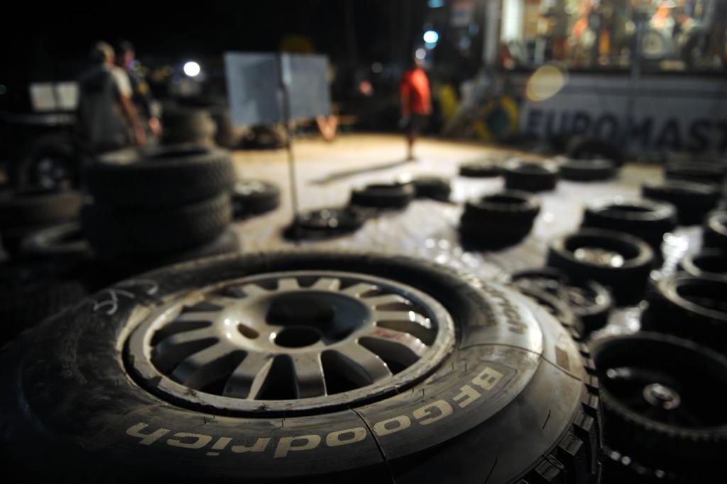 BFGoodrichTires's tweet photo. The Dakar Rally is happening now as our All-Terrain T/A #KDR2+ tire tries to rack up another win at its favorite race. Keep track at https://t.co/vK1opdnU8w as world-class athletes try to tame one of the toughest races on Earth. #BFGRacing #BFGoodrichDakar #Dakar2020 https://t.co/9L5zwAcwYY