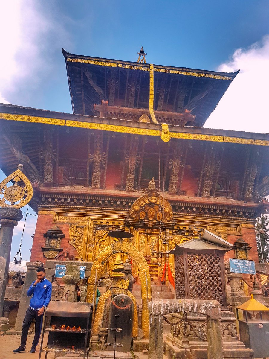 Changunarayan pagoda temple is one UNESCO world heritage site in Nepal from out of 10 heritage sites.
.
frolicadventure.com/nagarkot-chang…
.
#dayhikeinkathmandu
#dayhike #nagarkotchangunarayanhiking #changunarayan #unescosites #worldheritage #kathmanducitytour #kathmandu #nepal8thwonder
