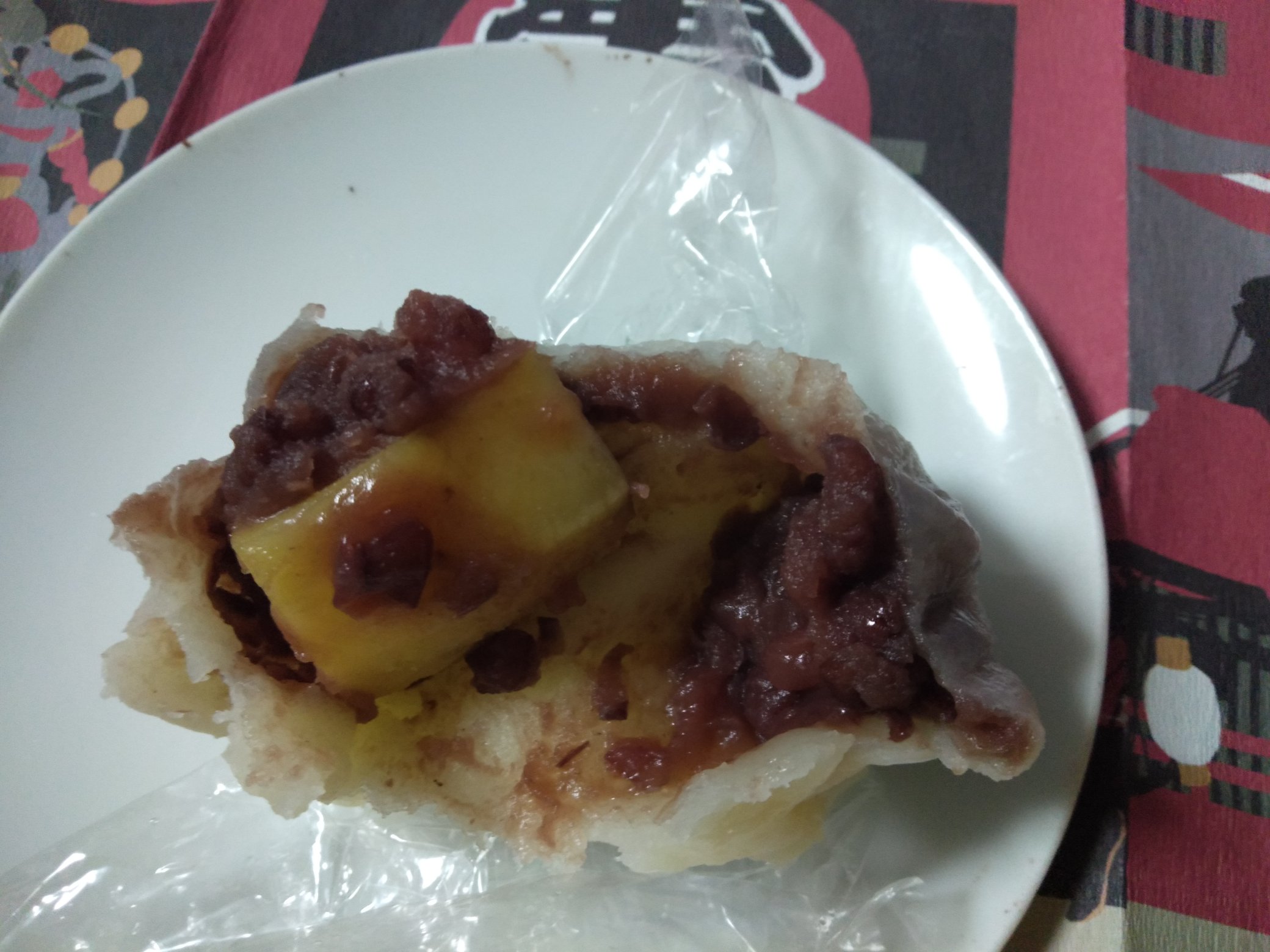 もふ 熊本グルメ ラストは いきなり団子です 熊本空港で100円で購入したものですが 出来たてでした かなりの大きさで味も悪くない 良心的な品なので おすすめします いきなり団子 熊本空港 T Co V4yq5ogxfc Twitter