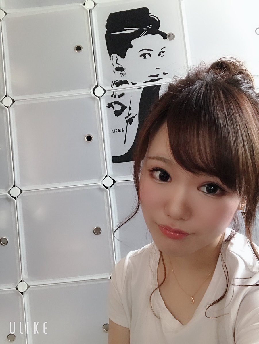 akhsmz's tweet photo. 2020年もよろしくお願いします。
とっても無駄に自撮り載せてみます🥺
今年もいろいろがんばる。楽しむ。生きる。 https://t.co/KID7GAPKK7