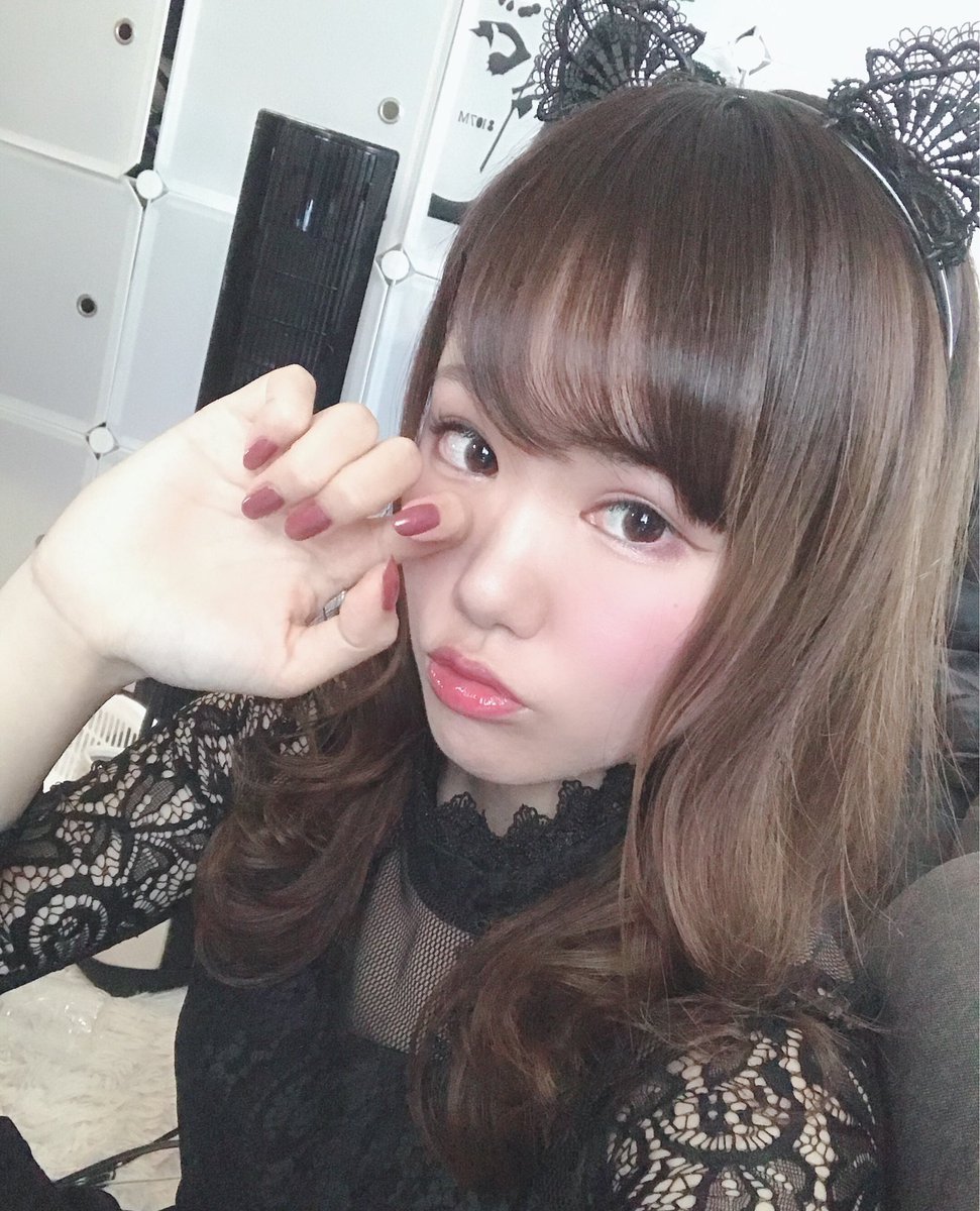akhsmz's tweet photo. 2020年もよろしくお願いします。
とっても無駄に自撮り載せてみます🥺
今年もいろいろがんばる。楽しむ。生きる。 https://t.co/KID7GAPKK7