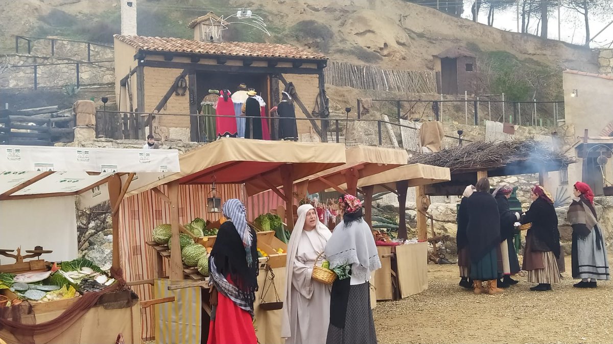 RutaVinoCigales's tweet photo. Cerca de 15.000 visitantes se acercaron a disfrutar del mejor Belén Viviente de Castilla y León en @cabezondepisu. Anótalo para la próxima Navidad y visitarnos #Enoturismo #HaciendoCigales #ConectaConTuRuta @CyLesVida https://t.co/aKJWteXFV4