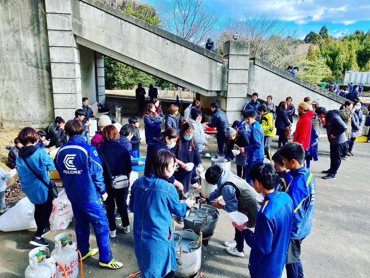 fc_wellenoarai's tweet photo. 全カテゴリー
初蹴り

キッズからトップチームまでクラブ全体が集まっての、恒例の初蹴りを開催しました⚽️
今年のゲストはフリースタイルパフォーマーIndy Suzukiさん‼️
本日からまた新しい1年のチャレンジがはじまります‼️変わらぬご協力よろしくお願いいたします✨ https://t.co/CYhbRUgZlz