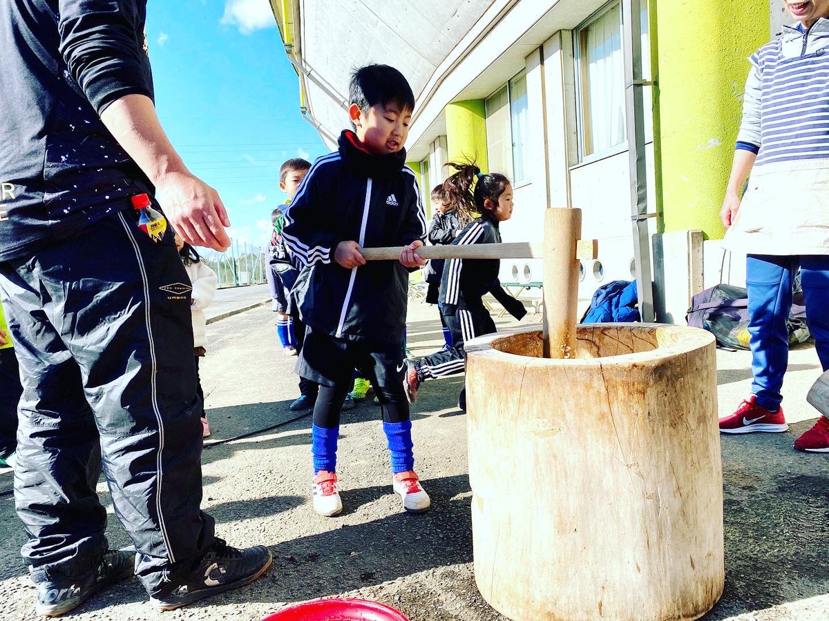 fc_wellenoarai's tweet photo. 全カテゴリー
初蹴り

キッズからトップチームまでクラブ全体が集まっての、恒例の初蹴りを開催しました⚽️
今年のゲストはフリースタイルパフォーマーIndy Suzukiさん‼️
本日からまた新しい1年のチャレンジがはじまります‼️変わらぬご協力よろしくお願いいたします✨ https://t.co/CYhbRUgZlz