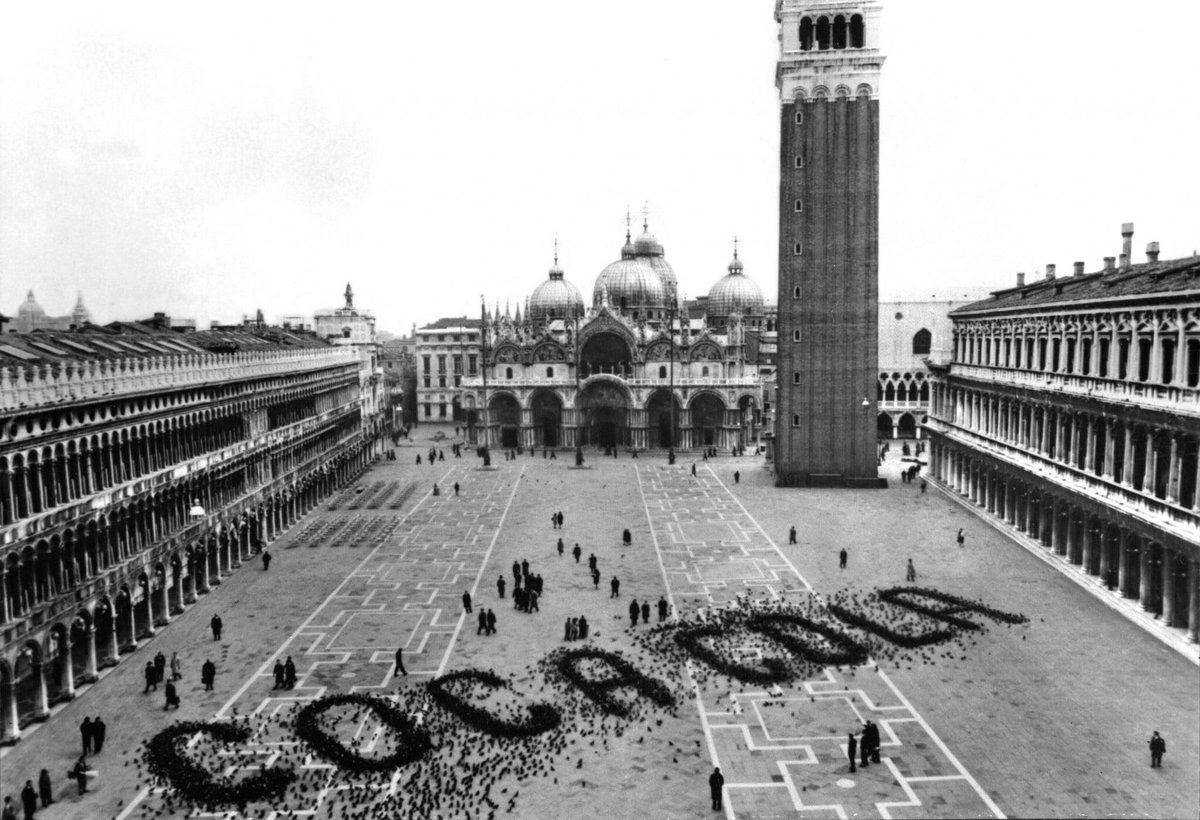 honey_firefly's tweet photo. In the 1960's Coca-Cola had one of their most creative advertisements by spreading grain for pigeons in St. Mark's Square in Venice. https://t.co/Rt4E8x6iwU