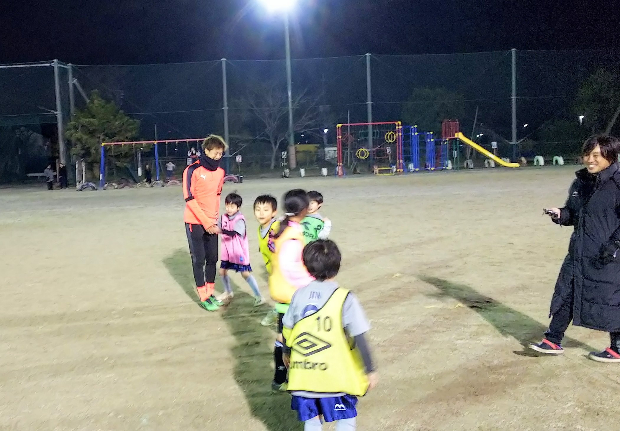 奥山博之 Twitter पर 一日遅れでサンタがやってきた 市川カネヅカobプロサッカー選手高井和馬 レノファ山口 カネヅカ愛とサービス精神に溢れたサンタでした プロを色んな角度から生で体感出来ことは大きい ありがとう 高井和馬 市川カネヅカsc プロ