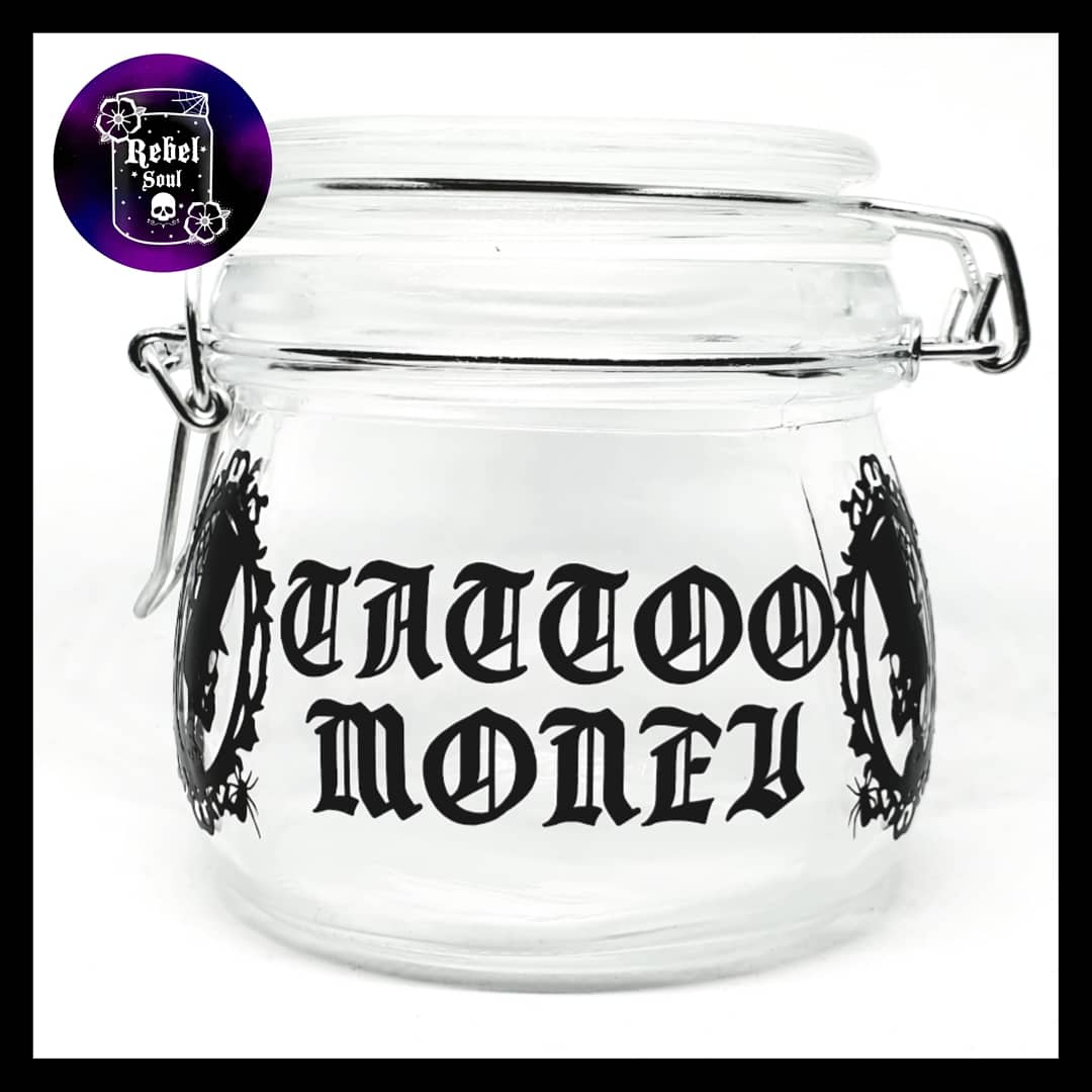 rebelsoul_uk's tweet photo. Small skull cameo tattoo money jars.
#linkinbio 
#skull #skullgifts #tattoogifts #tattoofund #newinkneeded #newinkfund #tattoojar #etsyseller #etsyuk https://t.co/ubzh2VnysS