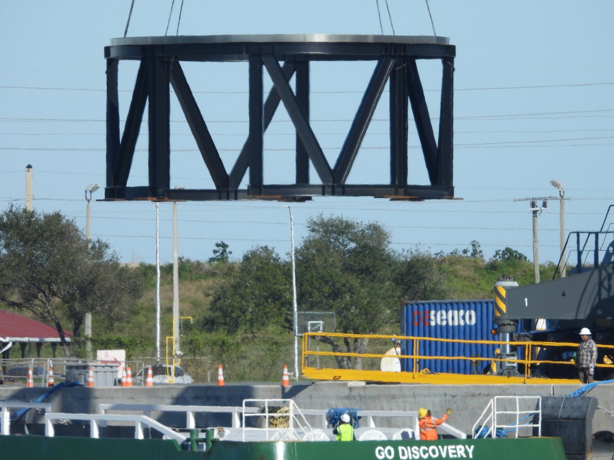 John_Winkopp's tweet photo. @SpaceXFleet the base has been loaded onto #GoDiscovery 5 January 2020 https://t.co/yY9or03igx