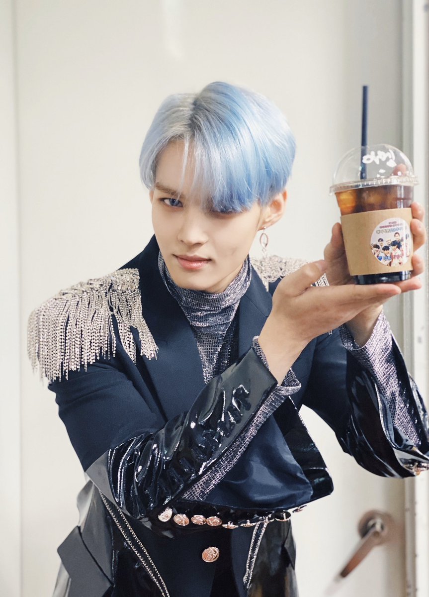 imsedjun's tweet image. [ #⃟임세준 ] I want to say thank you to Apink sunbaenim for coming and supporting us! 

Also, thank you so much Huh Gak sunbaenim for give us this coffee truck! 😁 Ah, and happy birthday Huh Gak sunbaenim! May your days filled with happinesses! ❤️