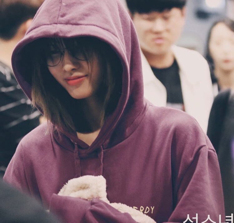 hmomoarchive's tweet photo. #WeLoveYouMomo you didn’t do anything wrong Momoring ❤️

#MOMO #모모 #モモ #트와이스 #TWICE #ONCE @JYPETWICE https://t.co/yl88UURUYm